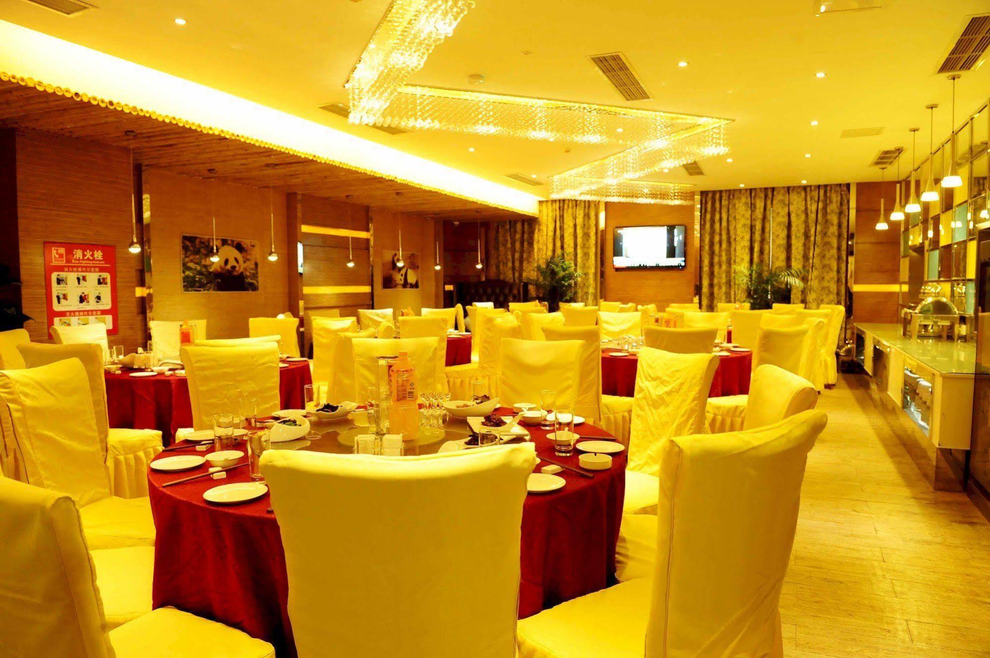 Chengdu Panda Prince Culture Hotel Exterior foto