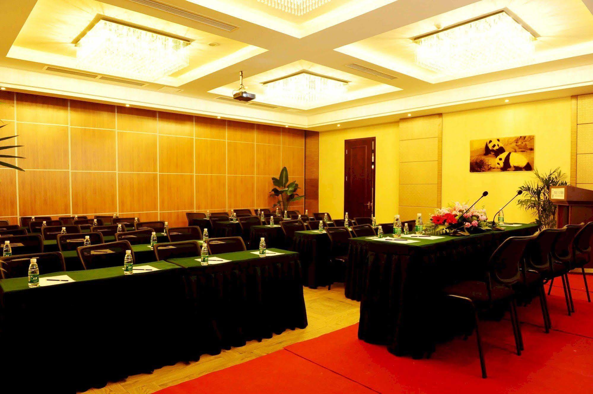 Chengdu Panda Prince Culture Hotel Exterior foto